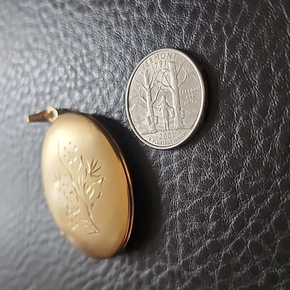 VTG Gold Floral Locket Pendant - Picture 8 of 8